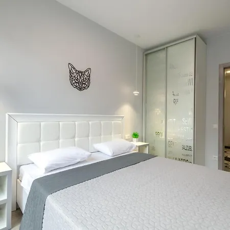 Apartamento Petrovdom 52,67,205,213 In Smart In New York Concept House *
