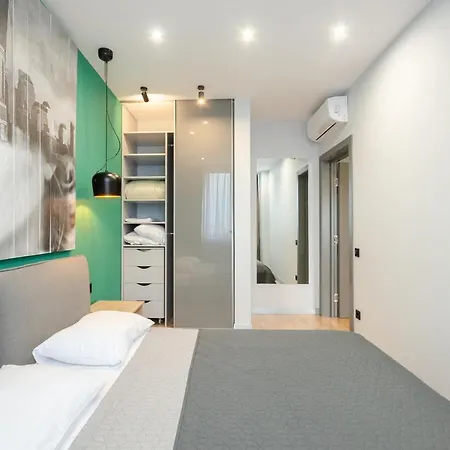 Petrovdom 52,67,205,213 In Smart In New York Concept House Apartamento Kiev