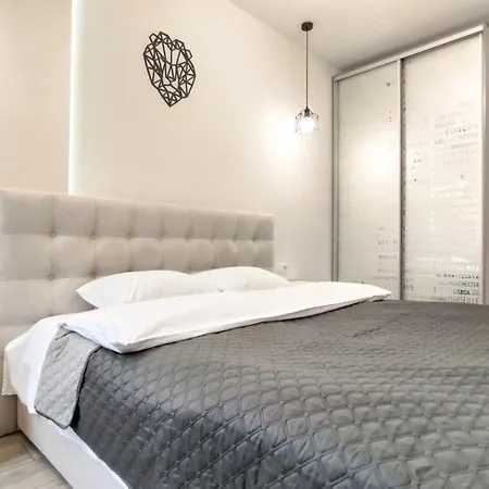Petrovdom 52,67,205,213 In Smart In New York Concept House Kijev