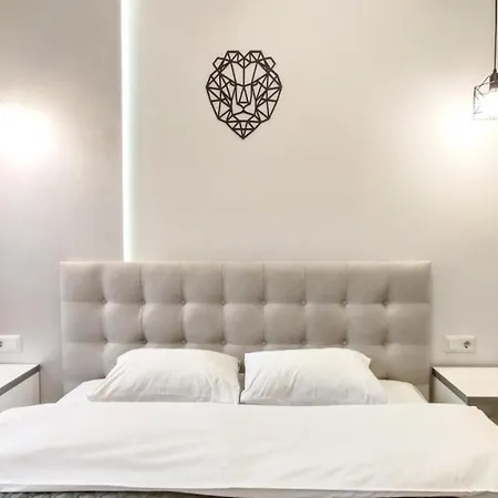 Petrovdom 52,67,205,213 In Smart In New York Concept House *