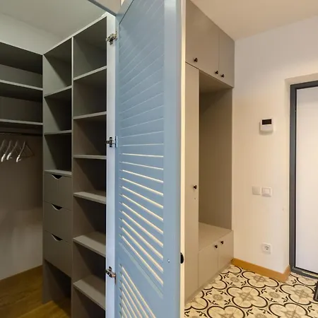 Petrovdom 52,67,205,213 In Smart In New York Concept House Kijev